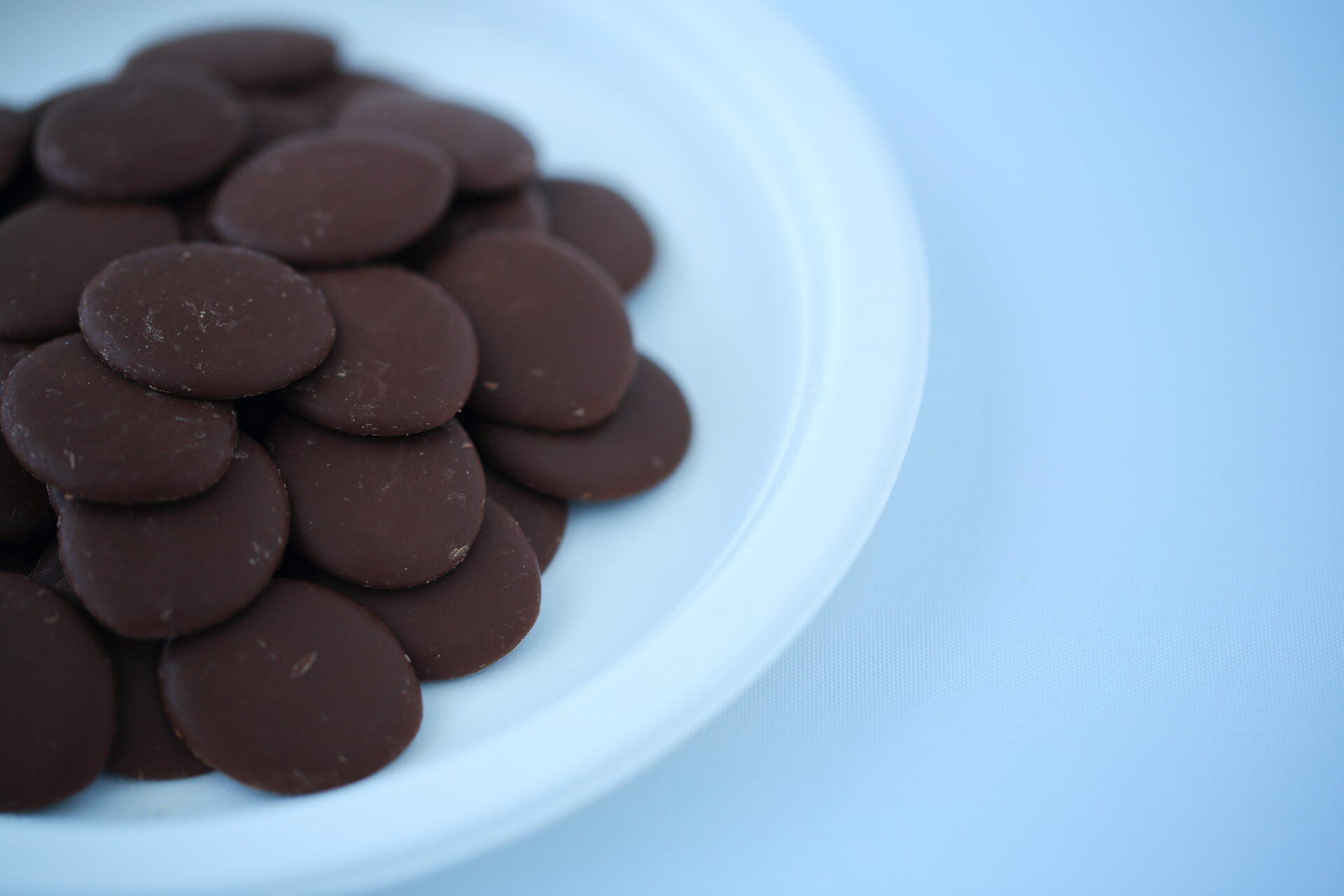 商品リニューアルのお知らせ（セミダークチョコレート・ミルクチョコレート）